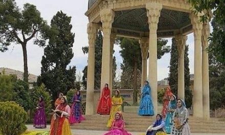 هرباغبان که گل به سوی برزن آورد/ شیراز را دوباره به یاد من آورد