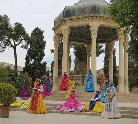 هرباغبان که گل به سوی برزن آورد/ شیراز را دوباره به یاد من آورد