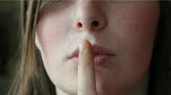 مگوی انده خویش با دشمنان